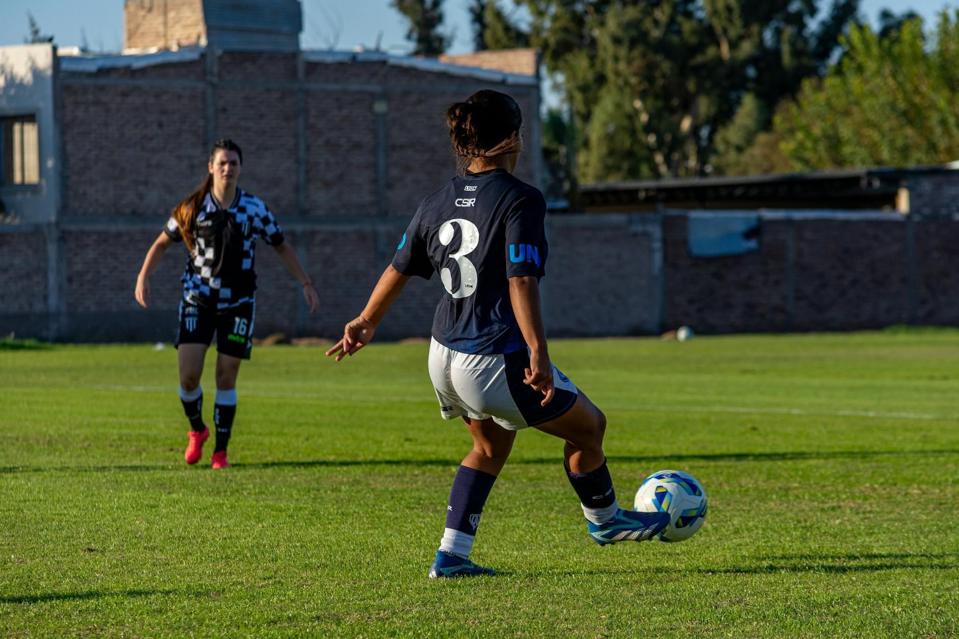 Chivu vicino al rinnovo con l'Inter: i motivi e i dettagli dell'accordo in arrivo
