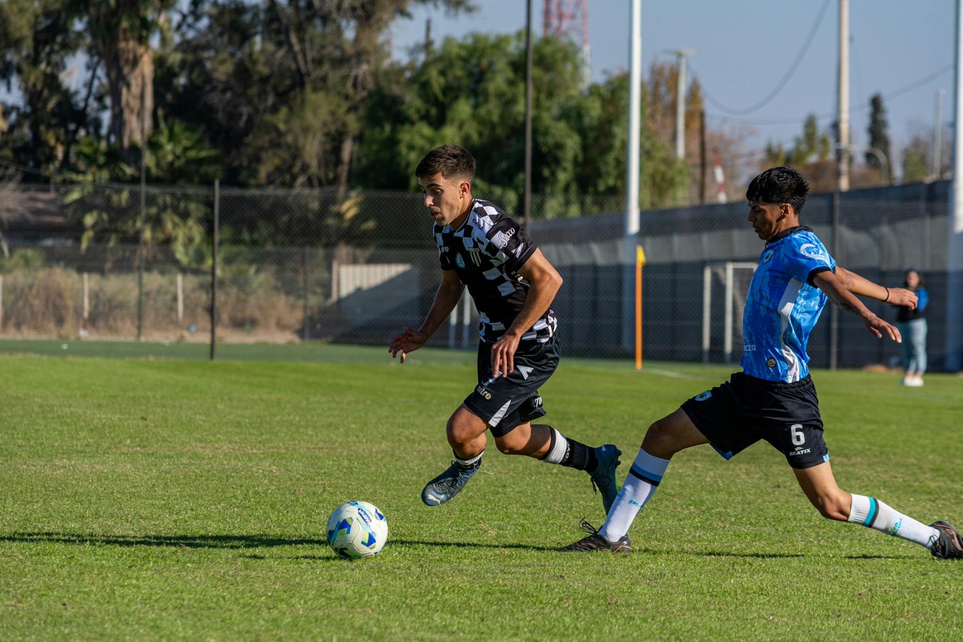 Fabregas torna contro il Lecce, ma Baturina e Addai out per infortunio