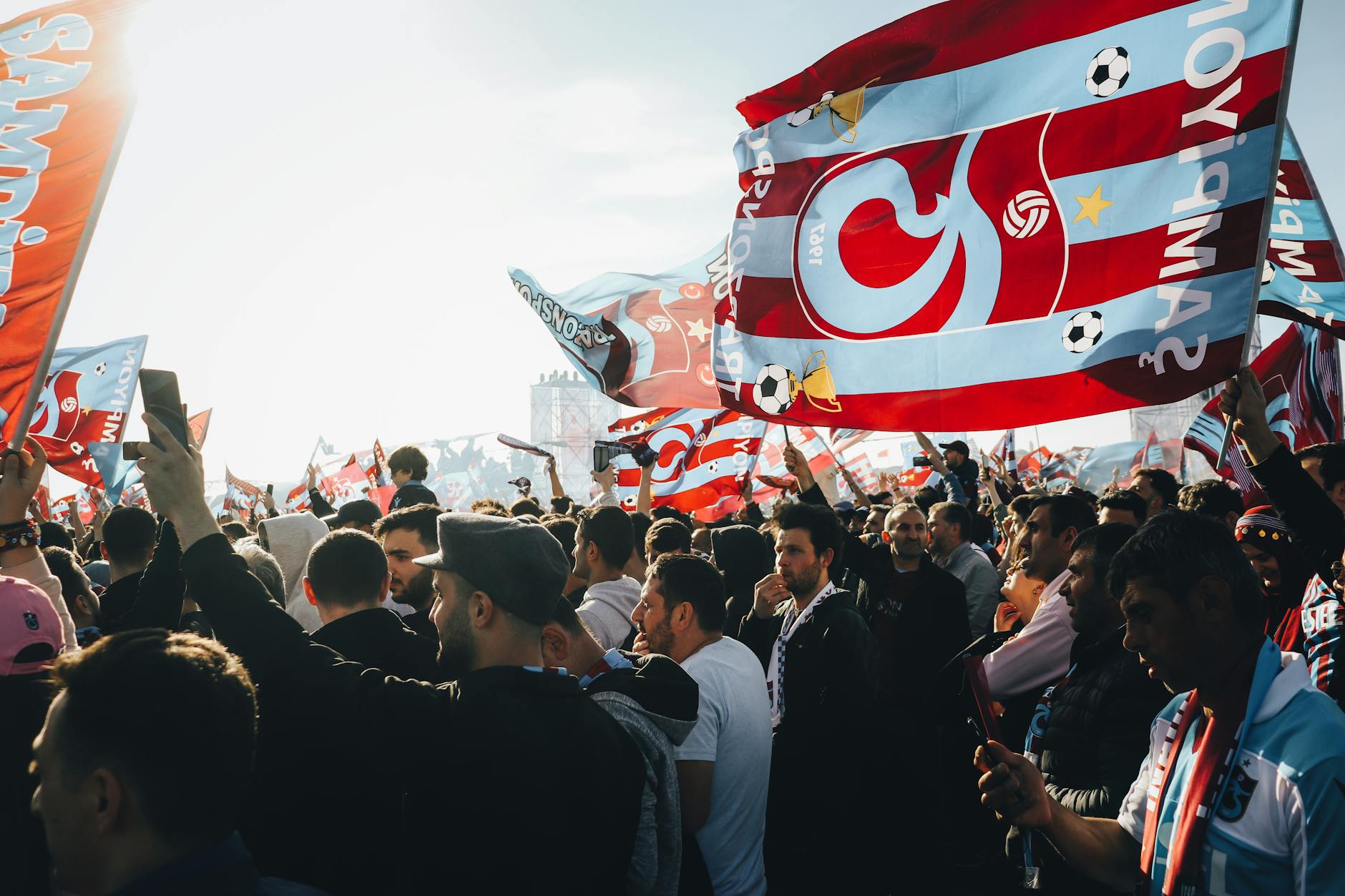 Como supera Lecce 3-1 in rimonta e scavalca la Juventus in classifica