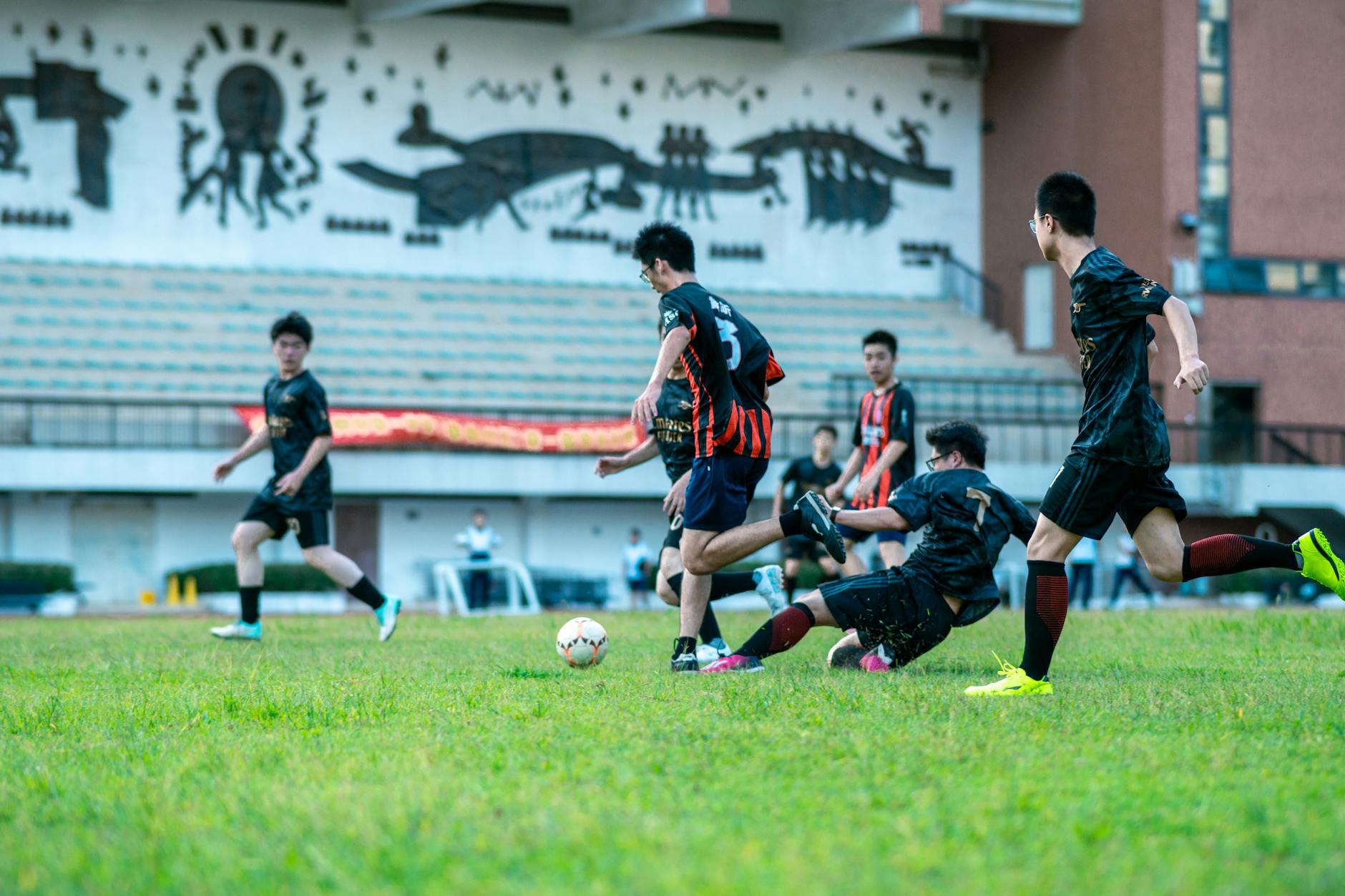Gosens: duplice frattura al volto, può tornare in campo con protezione per la Fiorentina