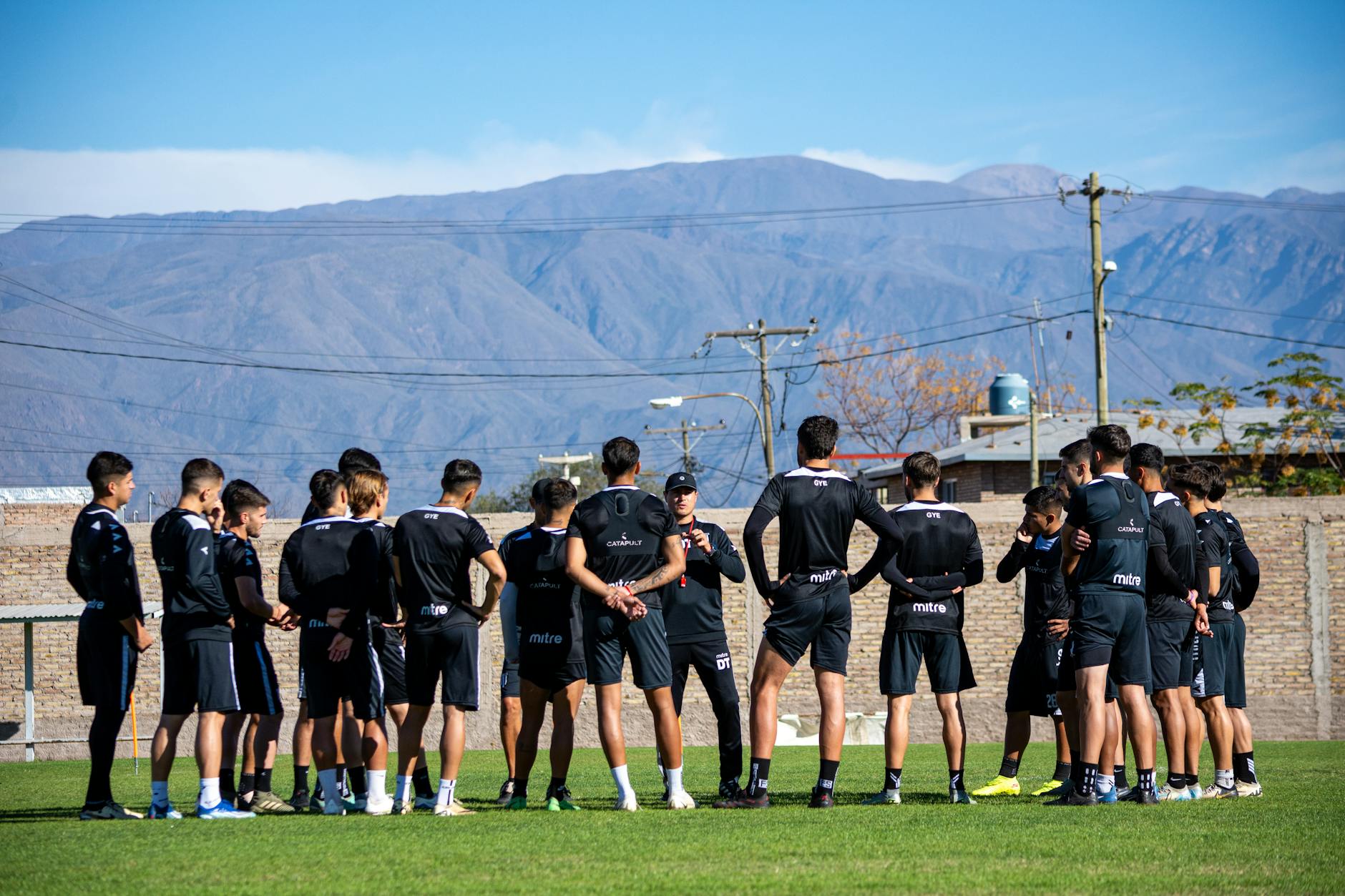 Squalifica di Alvini: Cremonese-Verona, la sfida della giornata si fa incandescente