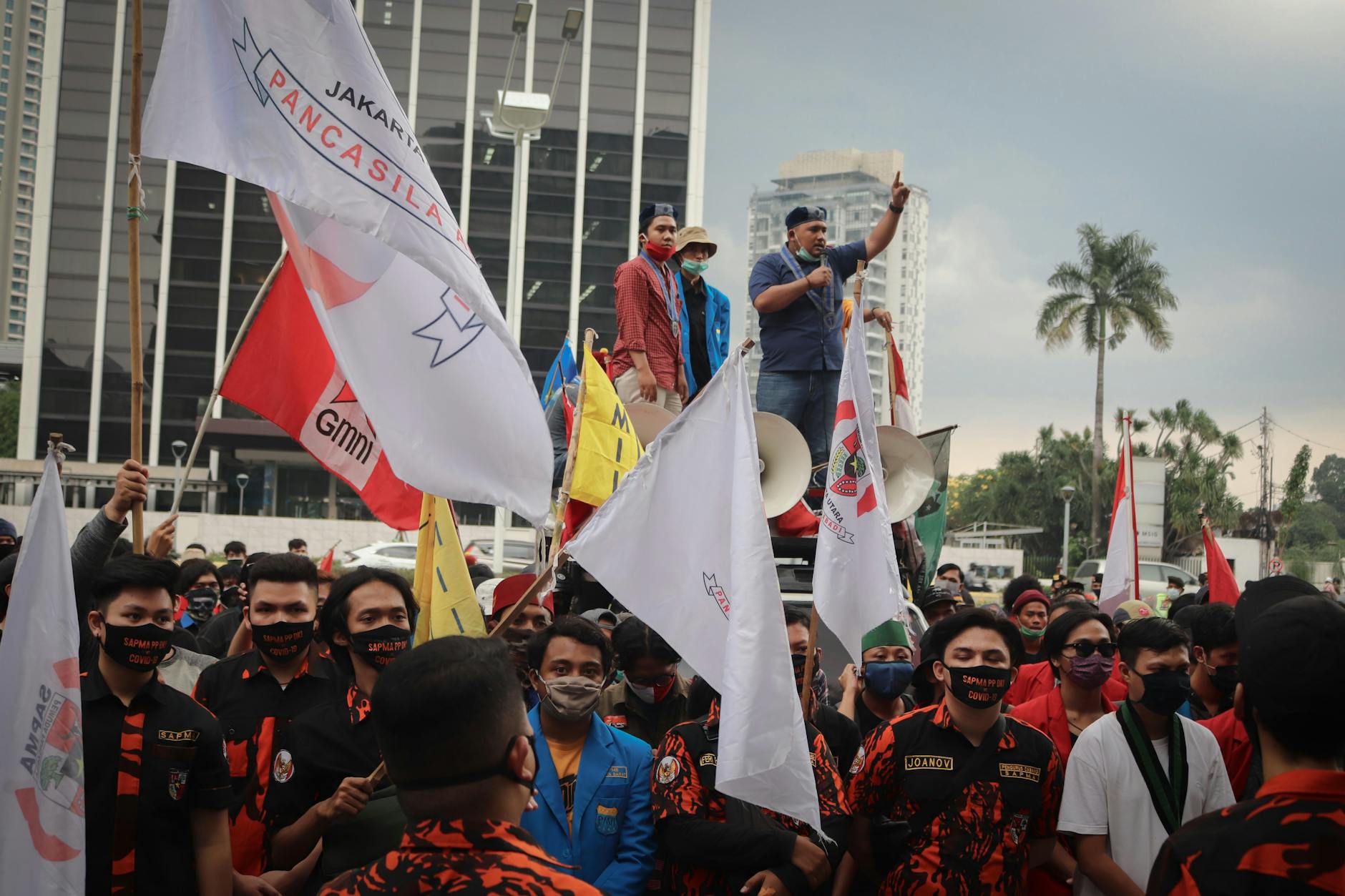 Fiorentina-Cagliari: Formazioni ufficiali e scelte di Vanoli e Pisacane per la sfida di Serie A